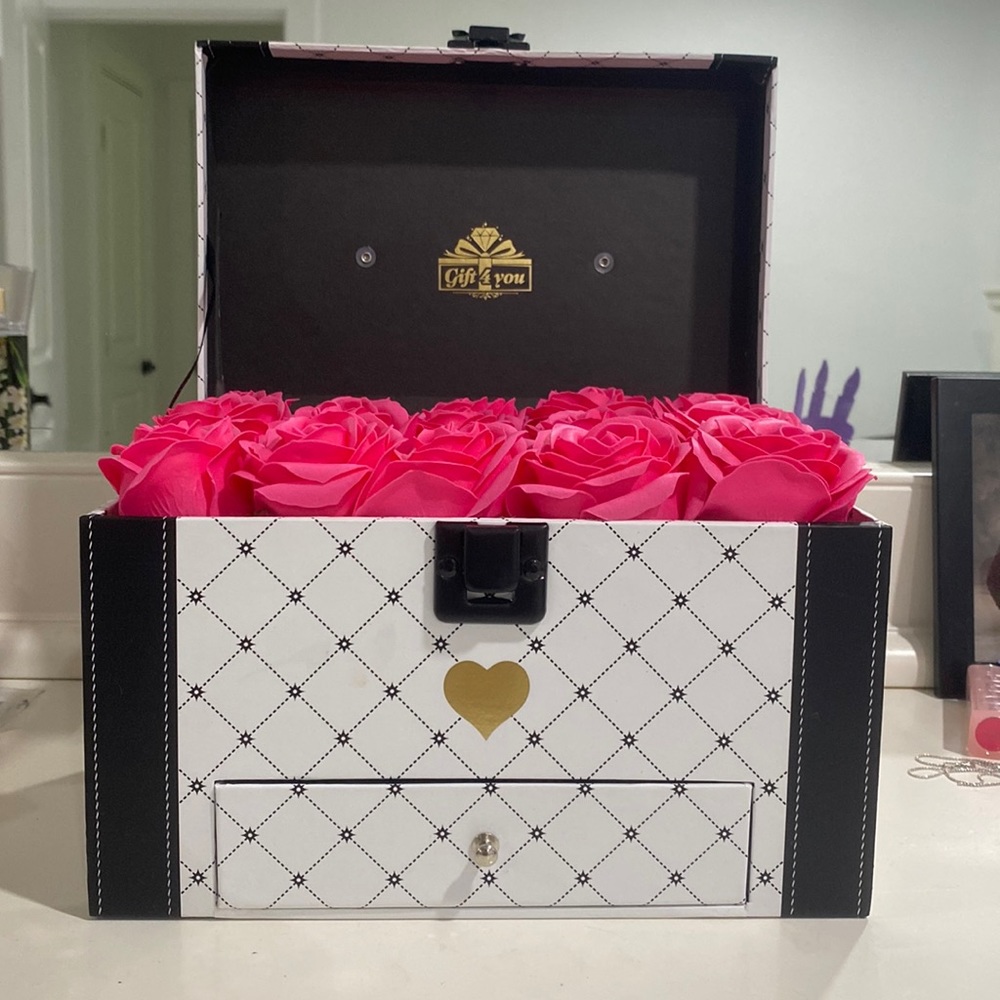Gift 4 you magic box